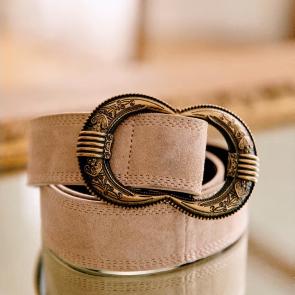 Sézane Gaia belt size 90, mastic. Dust bag inc